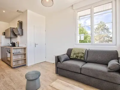 Cuisine ou kitchenette dans l'établissement Appartement lumineux avec 2 balcons à 600m de la plage - FR-1-788-78