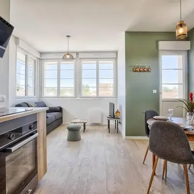 Appartement lumineux avec 2 balcons à 600m de la plage - FR-1-788-78