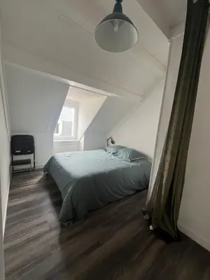 Un ou plusieurs lits dans un hébergement de l'établissement WingFlat Appartement Entier Centre Ville Proche Naval Cité de la mer Quartier Calme