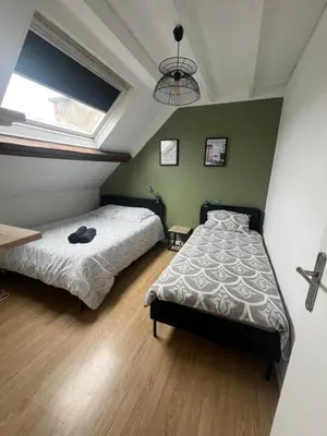 Un ou plusieurs lits dans un hébergement de l'établissement WingFlat Appartement Entier Centre Ville Proche Naval Cité de la mer Quartier Calme