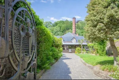 Jardin de l'établissement Gîte La cour des trois rois 2