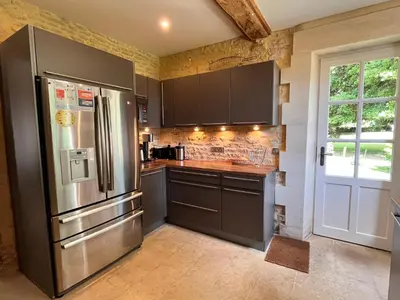 Cuisine ou kitchenette dans l'établissement Au Pavillon du Château - Mer & Plage Juno Beach