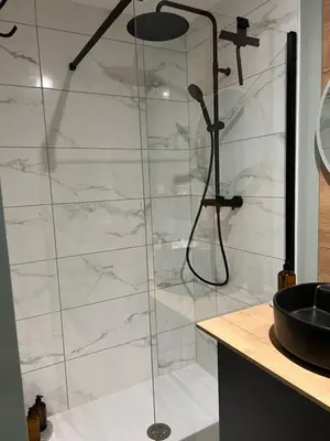 Salle de bains dans l'établissement Une Escale chaleureuse !