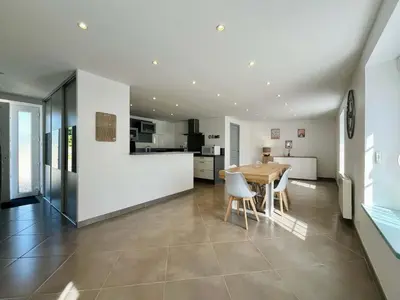 Cuisine ou kitchenette dans l'établissement Le Gite de la Fontaine - Spacious house