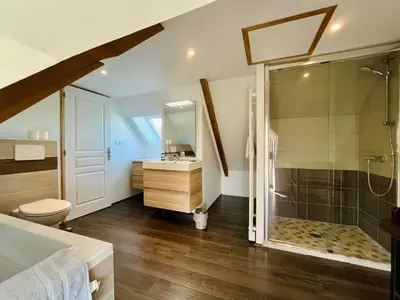Salle de bains dans l'établissement Le Gite de la Fontaine - Spacious house