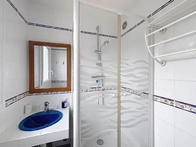 Salle de bains dans l'établissement Duplex 3 Pièces, 6 Pers., Vue Mer, Parking Privé - FR-1-465-130