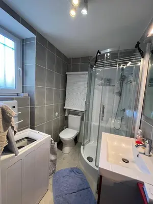Salle de bains dans l'établissement Petite bulle de mer, à quelques pas du rivage