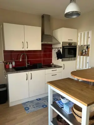 Cuisine ou kitchenette dans l'établissement Petite bulle de mer, à quelques pas du rivage