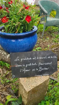 Jardin de l'établissement Chambre Mer'veille proche Mont Saint Michel