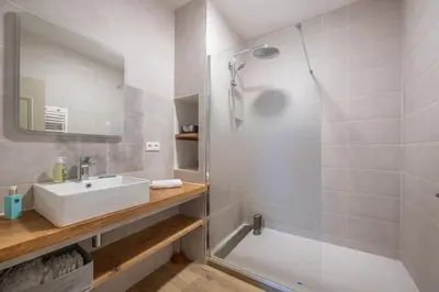 Salle de bains dans l'établissement Le Soleil de Saint Patrice