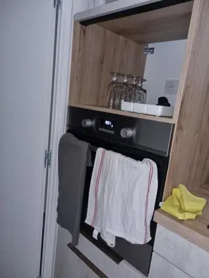 Cuisine ou kitchenette dans l'établissement Granville, sous-sol aménagé en bel appartement