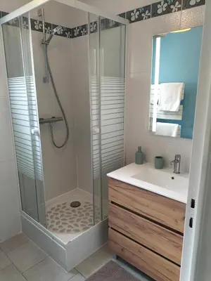 Salle de bains dans l'établissement Appartement avec cour privée