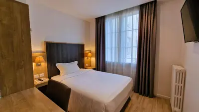 Un ou plusieurs lits dans un hébergement de l'établissement Hôtel Mary's - Caen Centre Gare Sncf
