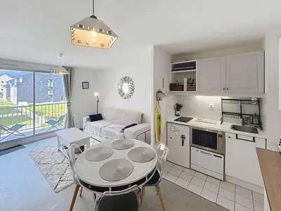Cuisine ou kitchenette dans l'établissement Charmant appart 1 chambre, 4 pers, balcon, parking, wi-fi - FR-1-361-569