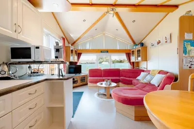 Cuisine ou kitchenette dans l'établissement Mobile Home - 700m de la plage