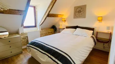 Un ou plusieurs lits dans un hébergement de l'établissement L'Hirondelle, charmante maisonnette vue mer