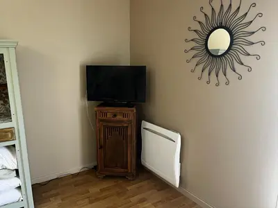 Télévision ou salle de divertissement dans l'établissement La maison Sainte Anne