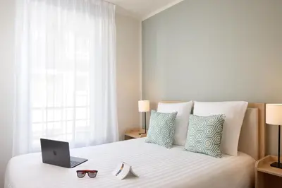 Un ou plusieurs lits dans un hébergement de l'établissement Quality Aparthotel Cherbourg
