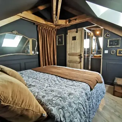 LES CLES DES REMPARTS - Appartement privé à thème tout équipé - Atypique - Centre Saint-Lô - Gare - Haras - Parking public gratuit - Entrée autonome - Wifi - Netflix - TV XXL - Lit 160x200