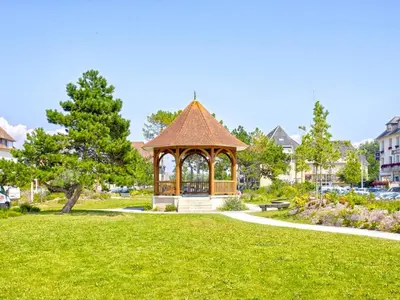 Jardin de l'établissement Appartement charmant avec jardinet, proche plage, 2 chambres - FR-1-788-79