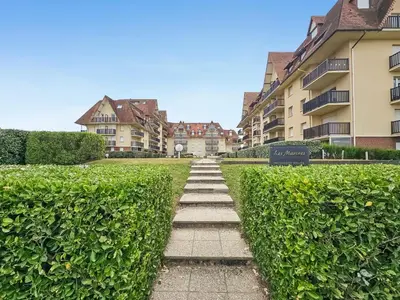 Jardin de l'établissement South-facing terrace, direct beach access
