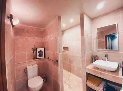 Salle de bains dans l'établissement Maison avec grand jardin