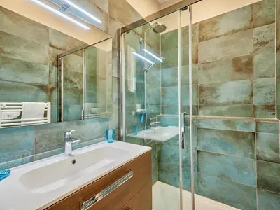 Salle de bains dans l'établissement Holiday Home La Surprise by Interhome