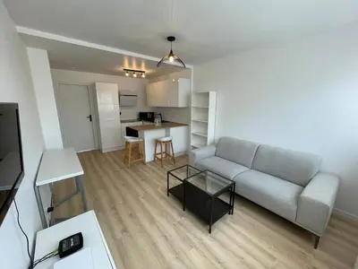 Cuisine ou kitchenette dans l'établissement Plein coeur de Caen, Emeraude
