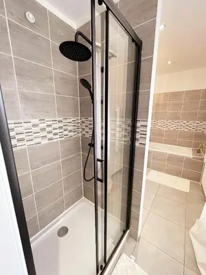 Salle de bains dans l'établissement La Maison de Mélou