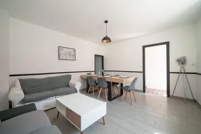 Coin salon dans l'établissement Le Logis d'Allonne - 10min de la Plage