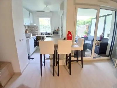 Cuisine ou kitchenette dans l'établissement Appartement cosy à Caen avec terrasse et jardin