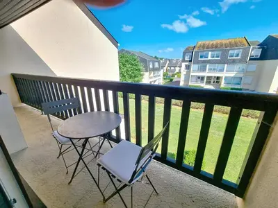 Balcon ou terrasse dans l'établissement Appartement cosy 4 pers proche mer avec parking - FR-1-746-34