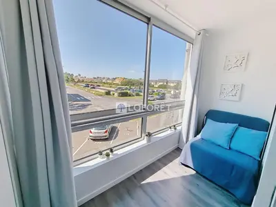 Balcon ou terrasse dans l'établissement Appartement avec parking et WIFI près de la mer - FR-1-746-33