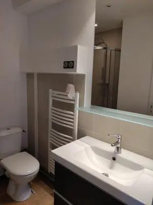 Salle de bains dans l'établissement Centre Historique de Caen