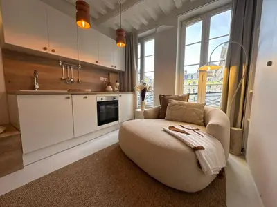 Cuisine ou kitchenette dans l'établissement Le Saint-Sauveur - Chaleureux 2 pièces - Vidéoprojecteur