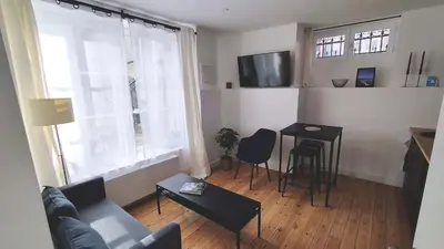 Télévision ou salle de divertissement dans l'établissement Appartement 2 Maison Dior, centre, plage à 500 m