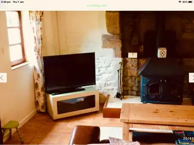 Télévision ou salle de divertissement dans l'établissement Maison Mai or La Petite Maison Mai or La Petite Grange or ALL three