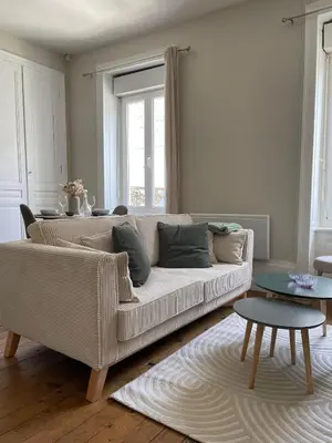 Coin salon dans l'établissement Le Petit Louis