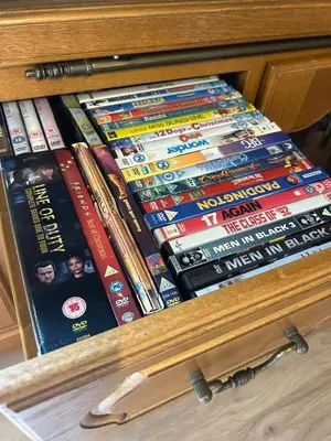 Bibliothèque dans la maison de vacances