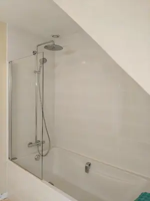 Salle de bains dans l'établissement Belle et grande maison familiale à Cabourg, 7 pers et 1 bébé, proche Hippodrome