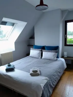 Un ou plusieurs lits dans un hébergement de l'établissement Belle et grande maison familiale à Cabourg, 7 pers et 1 bébé, proche Hippodrome