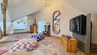 Télévision ou salle de divertissement dans l'établissement La Maison de Cécile