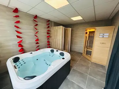 Salle de bains dans l'établissement Les Nuits du Cotentin appartement meublé