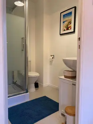 Salle de bains dans l'établissement Le Saint-Lois