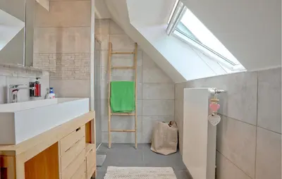 Salle de bains dans l'établissement Amazing Home In Creances With Wifi