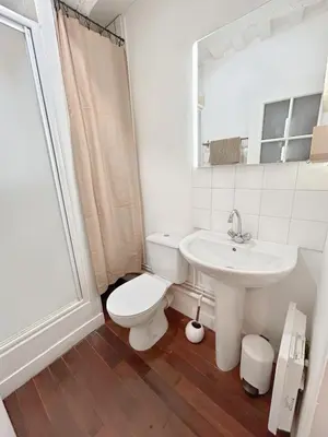 Salle de bains dans l'établissement Cœur de Caen, charme ancien & confort moderne