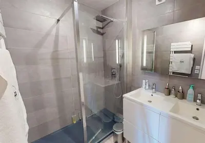 Salle de bains dans l'établissement Chambre privée chez l'habitant avec accès à des espaces partagés