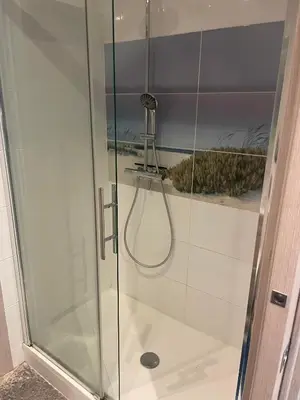 Salle de bains dans l'établissement Chambre double Esquinandra dans une maison, idéale randonneurs et cyclistes - GR223