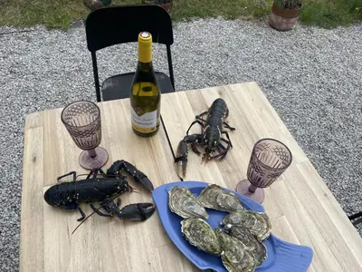Boissons dans l'établissement Chambre double Esquinandra dans une maison, idéale randonneurs et cyclistes - GR223