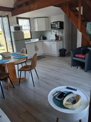 Cuisine ou kitchenette dans l'établissement Chalet 5 personnes proche de la mer à Merville-Franceville-Plage